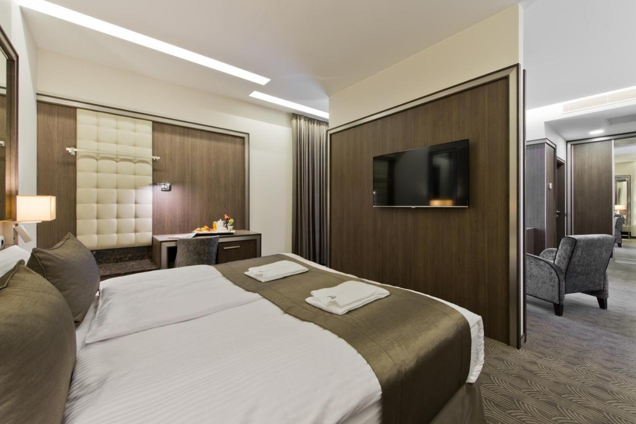 Congress Avenue Hotel VNO Kültér fotó