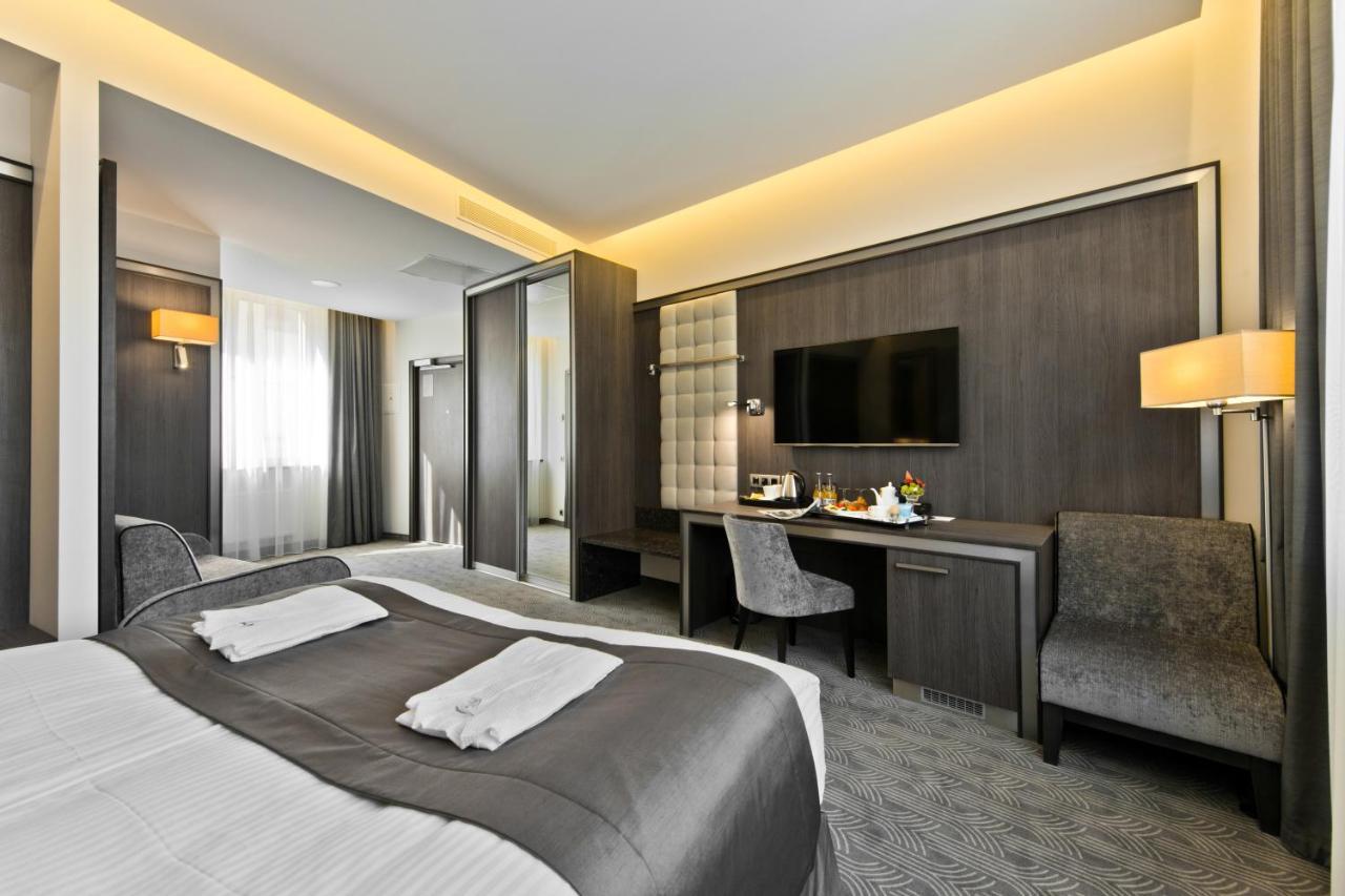 Congress Avenue Hotel VNO Kültér fotó